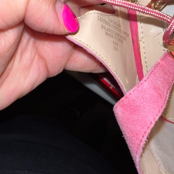 Guess women’s pink shoes size 6.5 - Picture 3 of 8